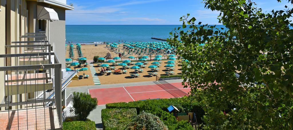 Hotel Janeiro Frontemare Lido di Jesolo Ngoại thất bức ảnh