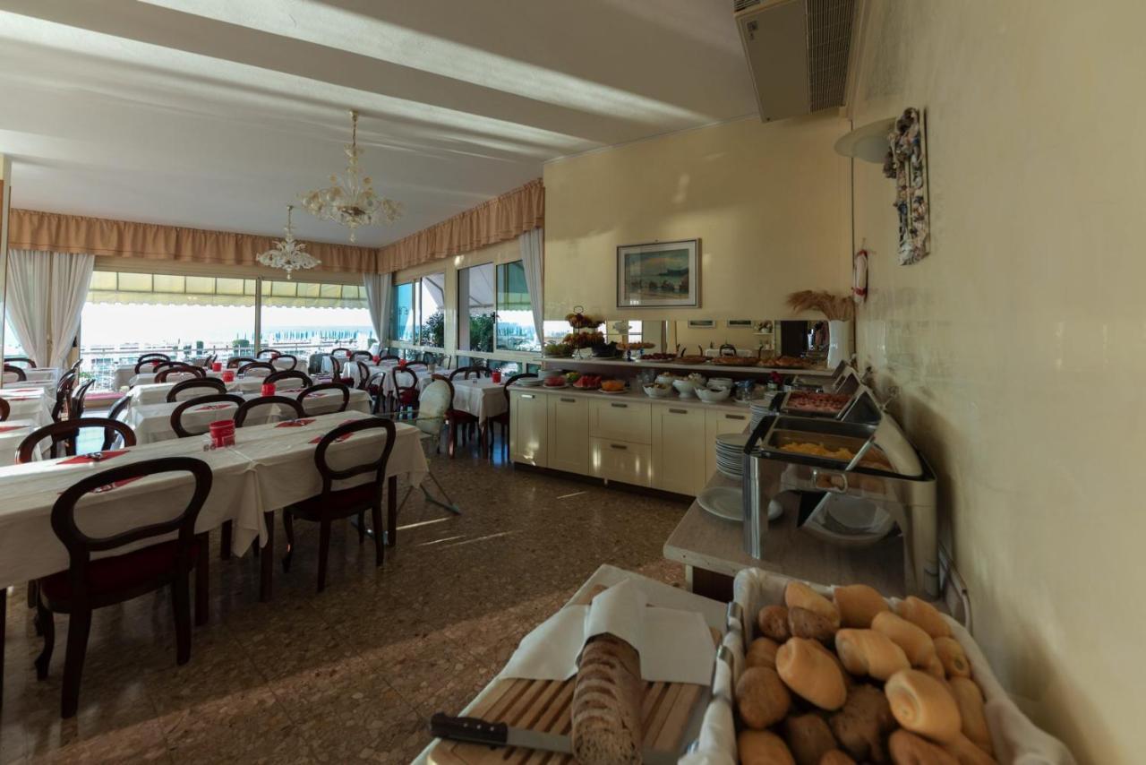 Hotel Janeiro Frontemare Lido di Jesolo Ngoại thất bức ảnh